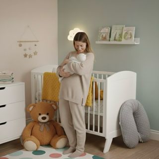 Ty nejhezčí okamžiky si zaslouží to nejměkčí objetí. 🤱💛 Minky polštář i deka od GADEO tu jsou pro všechny malé i velké...